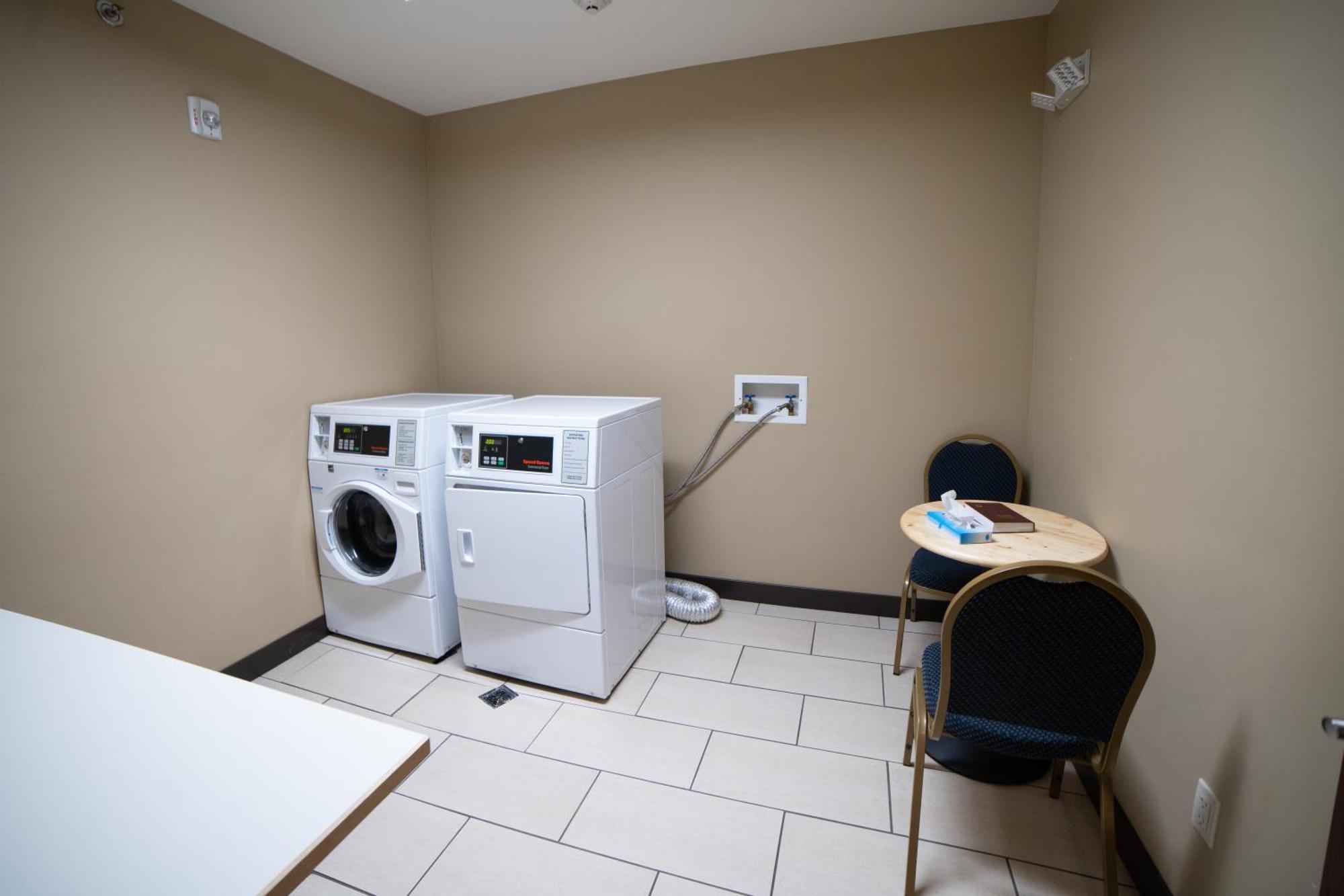 Comfort Suites University Brookings Eksteriør bilde