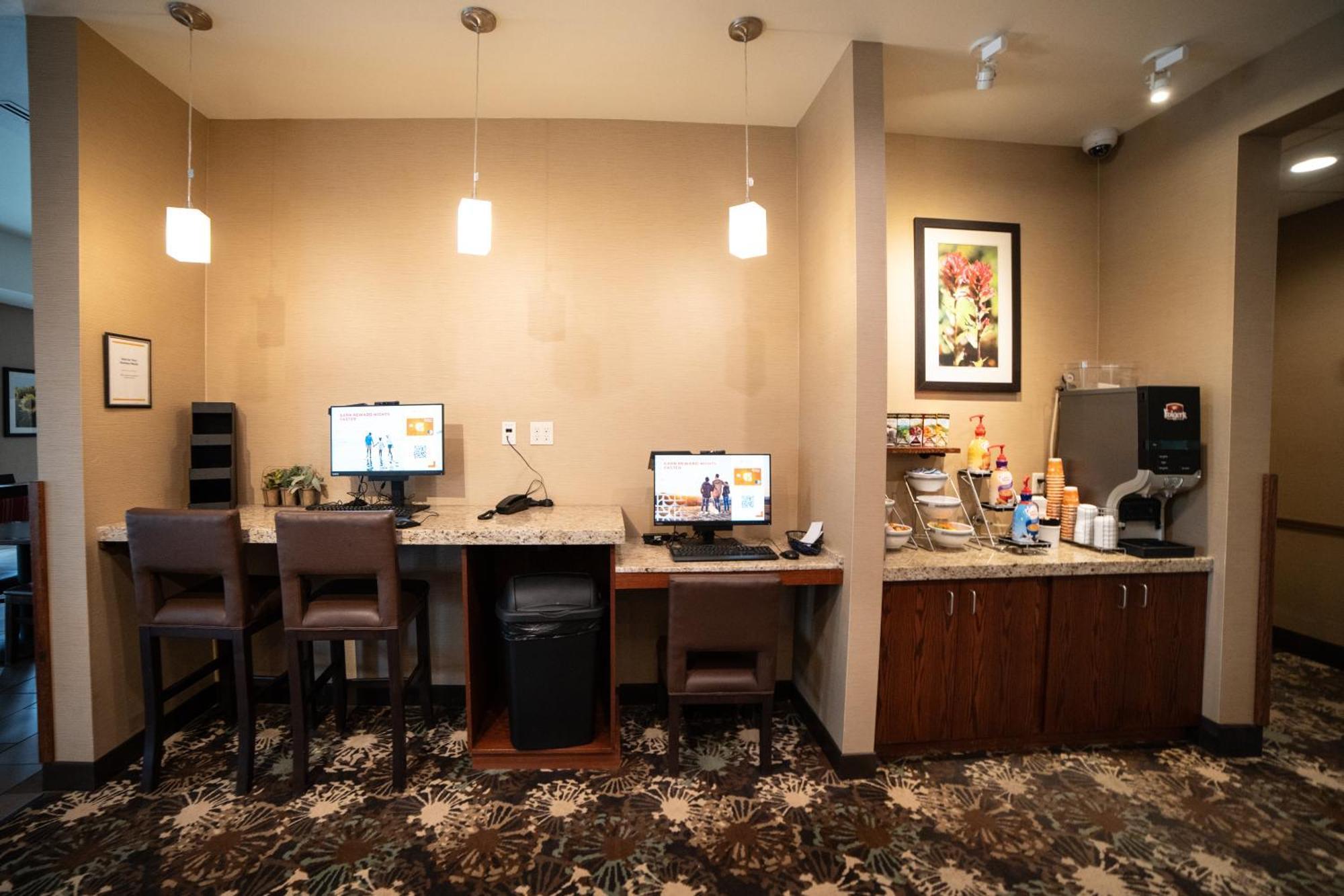 Comfort Suites University Brookings Eksteriør bilde