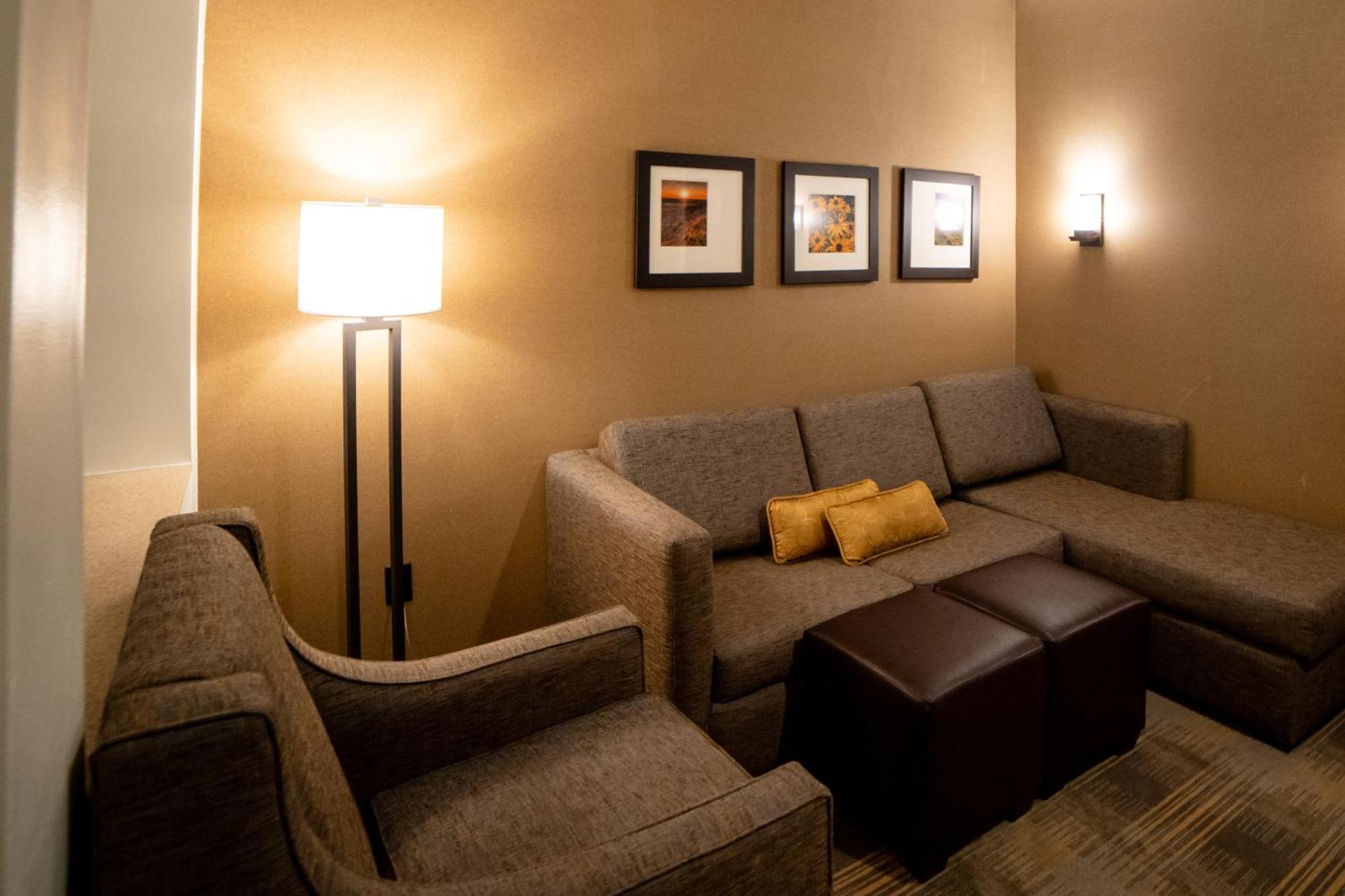 Comfort Suites University Brookings Eksteriør bilde