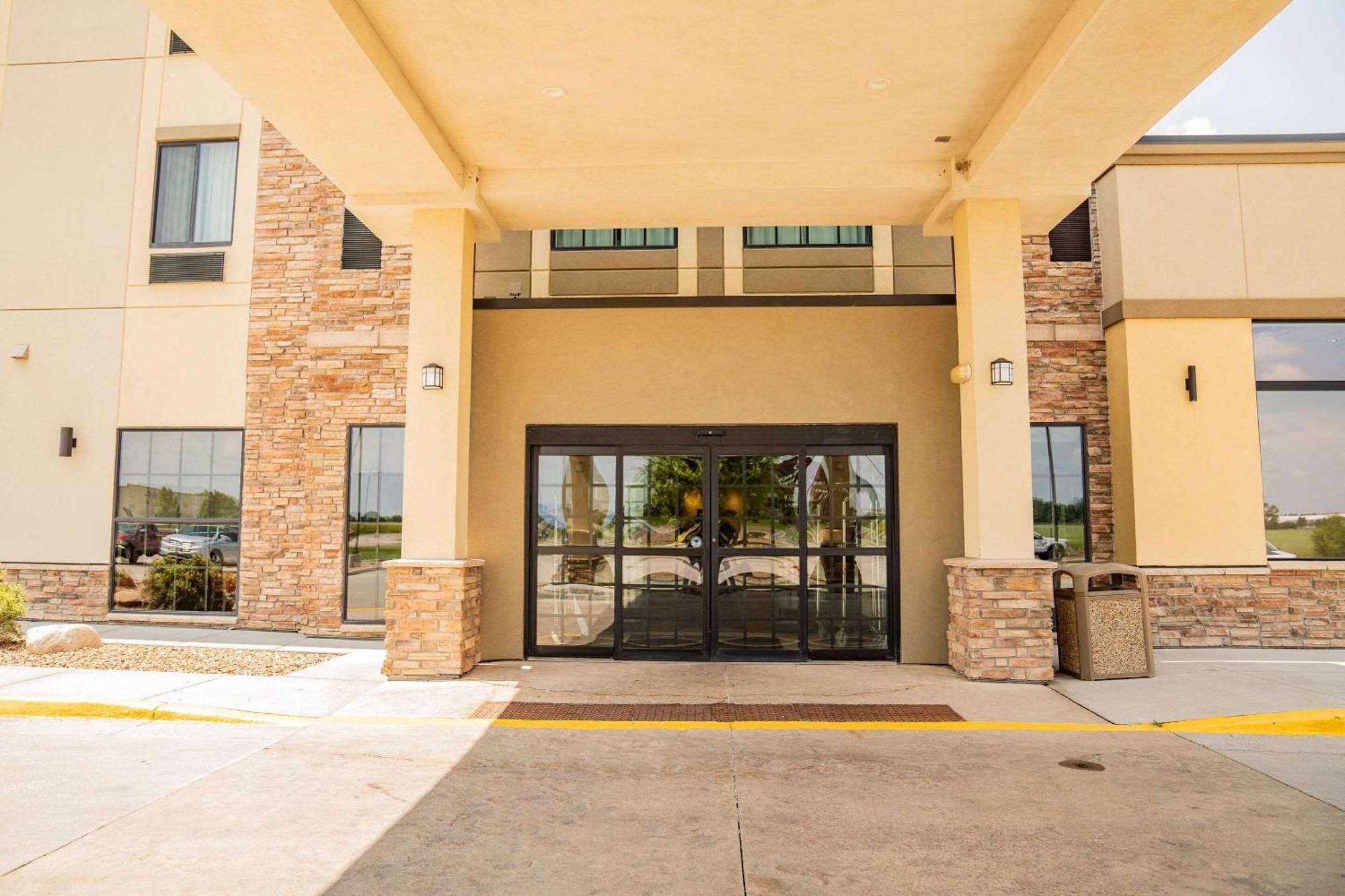 Comfort Suites University Brookings Eksteriør bilde